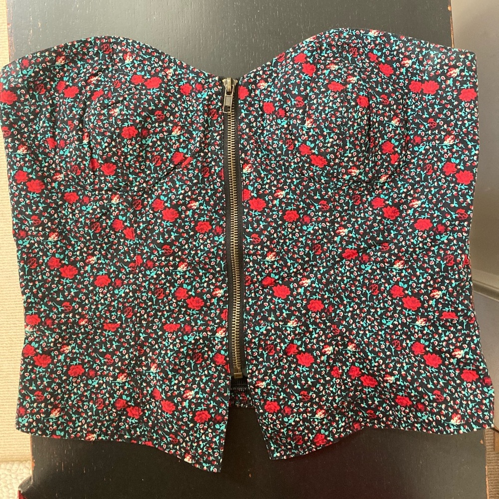 Silence and noise zip front crop top size L